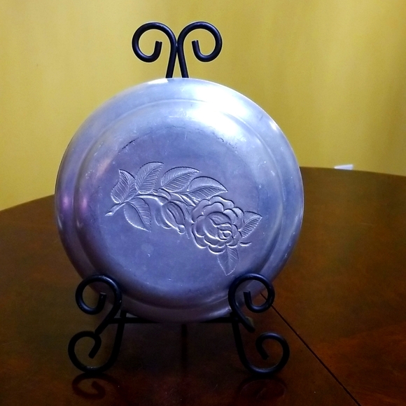 ALUMINUM 9"DISH W ROSE CENTER UNMARKED - Picture 2 of 4